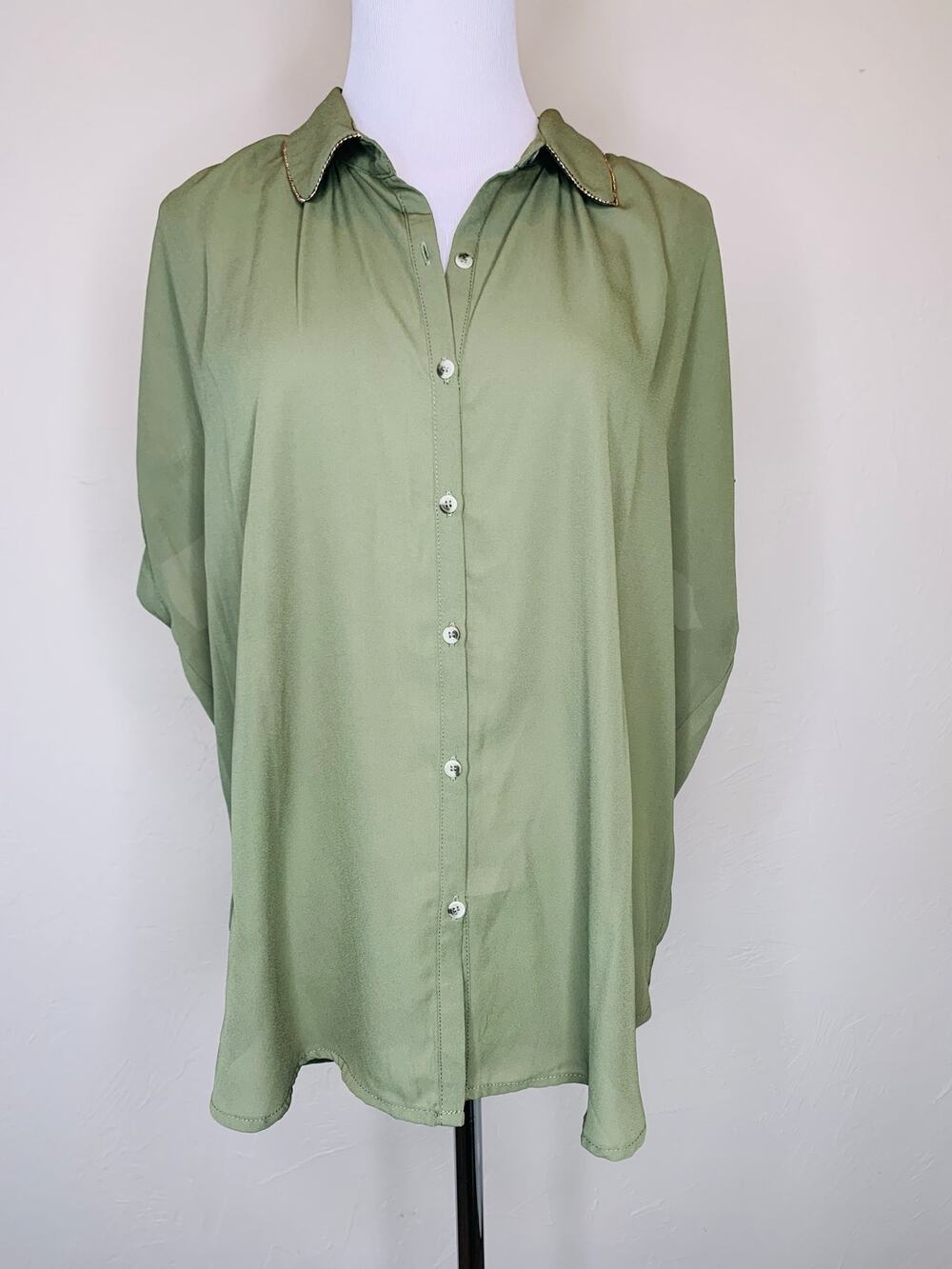 Hem & Thread Army Green Gold Trim Blouse Short Sleeve Sz Large